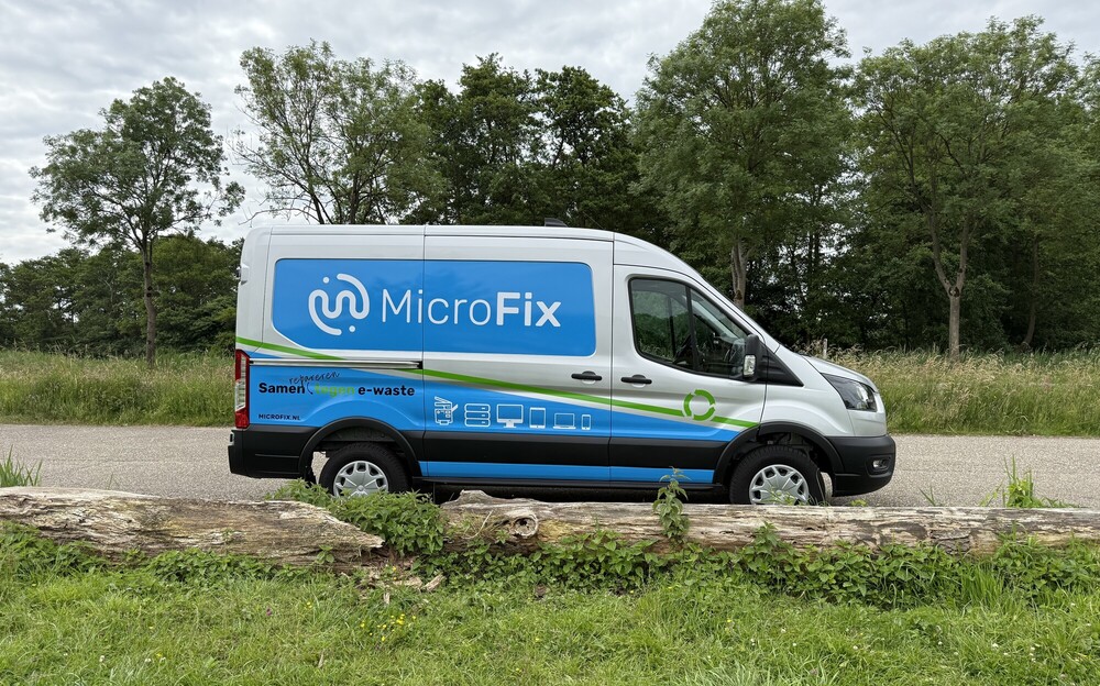Microfix bus bestickerd klein